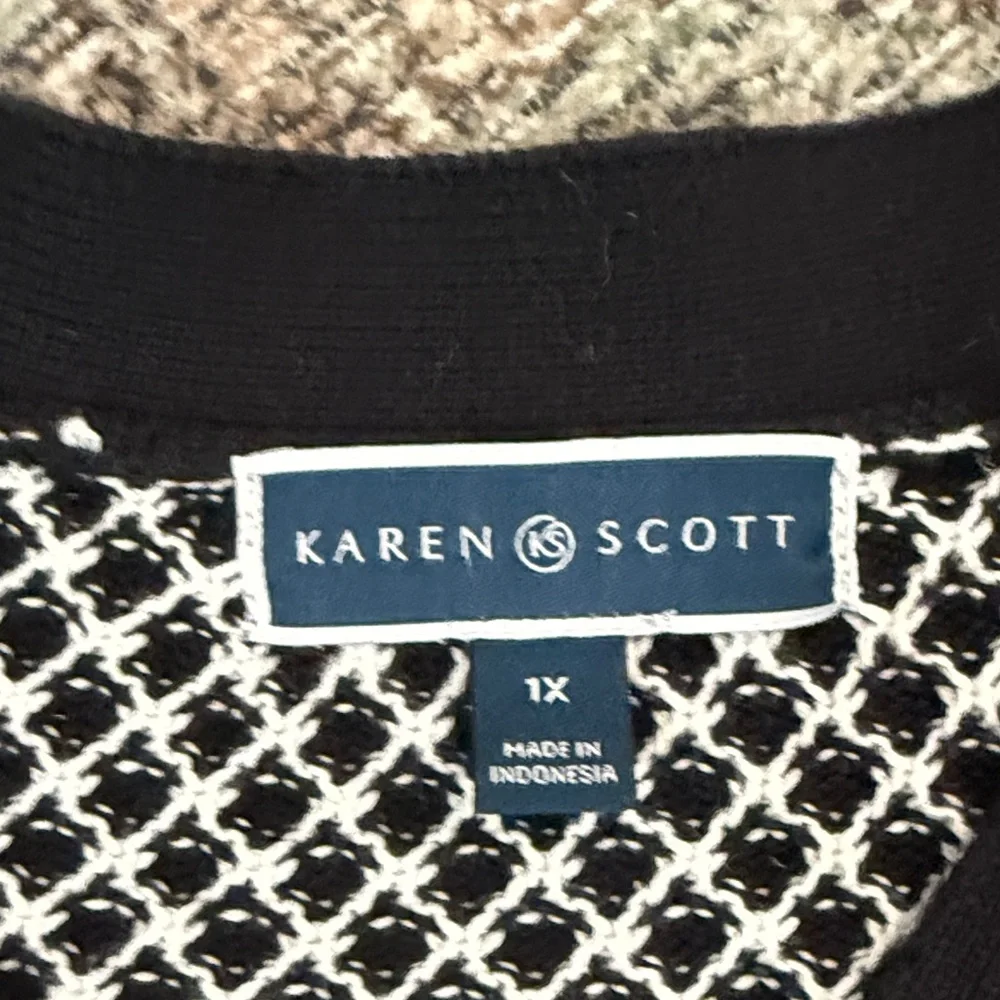 Karen Scott Black and White V-Neck Plus Size Cotton Henley Sweater - Picture 5 of 6